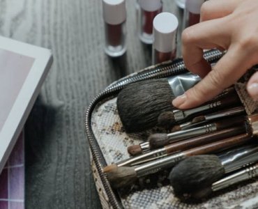 Porządek w walizce: wybierz organizer na kosmetyki, który ratuje każdy wyjazd