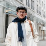 Cienki szal + marynarka: subtelny akcent, który robi różnicę — przewodnik stylu na każdą porę roku