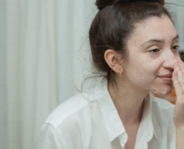 Pożegnaj poranną opuchliznę: 11 szybkich sposobów, które działają zanim skończysz kawę