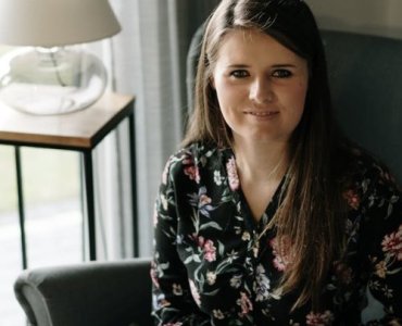 Pierwsza wycena bez stresu: jak freelancerka może pewnie ustalić stawki i nie zaniżać swojej wartości