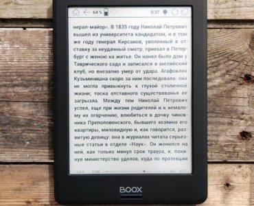 Czytnik pod poduszkę: jak wybrać idealnego towarzysza nocnej lektury