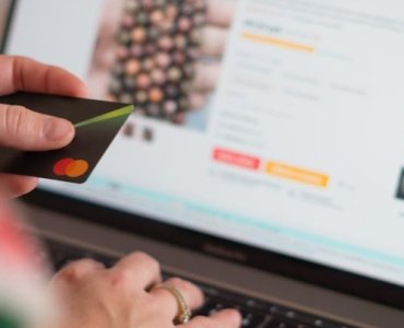 Zanim klikniesz „Kup na raty”: czy wygodne raty po cichu obniżają Twoją zdolność kredytową?