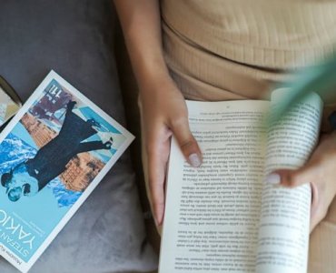 Odłóż telefon, włącz wyobraźnię: 7 prostych rytuałów na głębokie skupienie podczas czytania