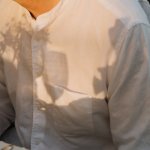 Oddychaj latem: jak wybrać idealną lnianą koszulę na największe upały